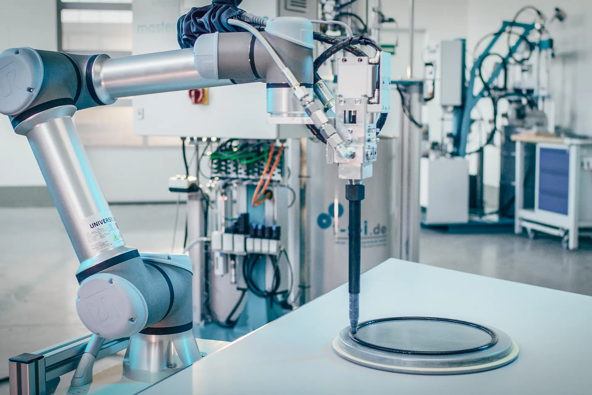 adhesive+ - Ihr Dienstleister für Klebtechnik